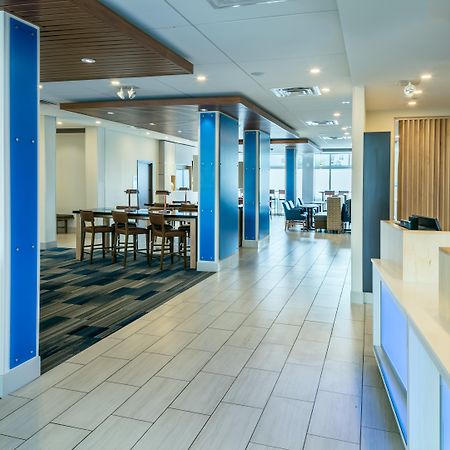 Holiday Inn Express & Suites - Medford By Ihg Экстерьер фото