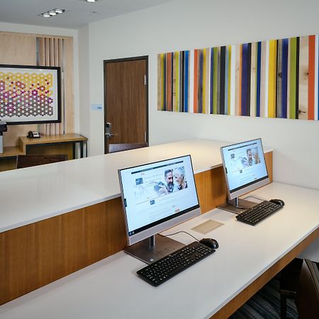 Holiday Inn Express & Suites - Medford By Ihg Экстерьер фото