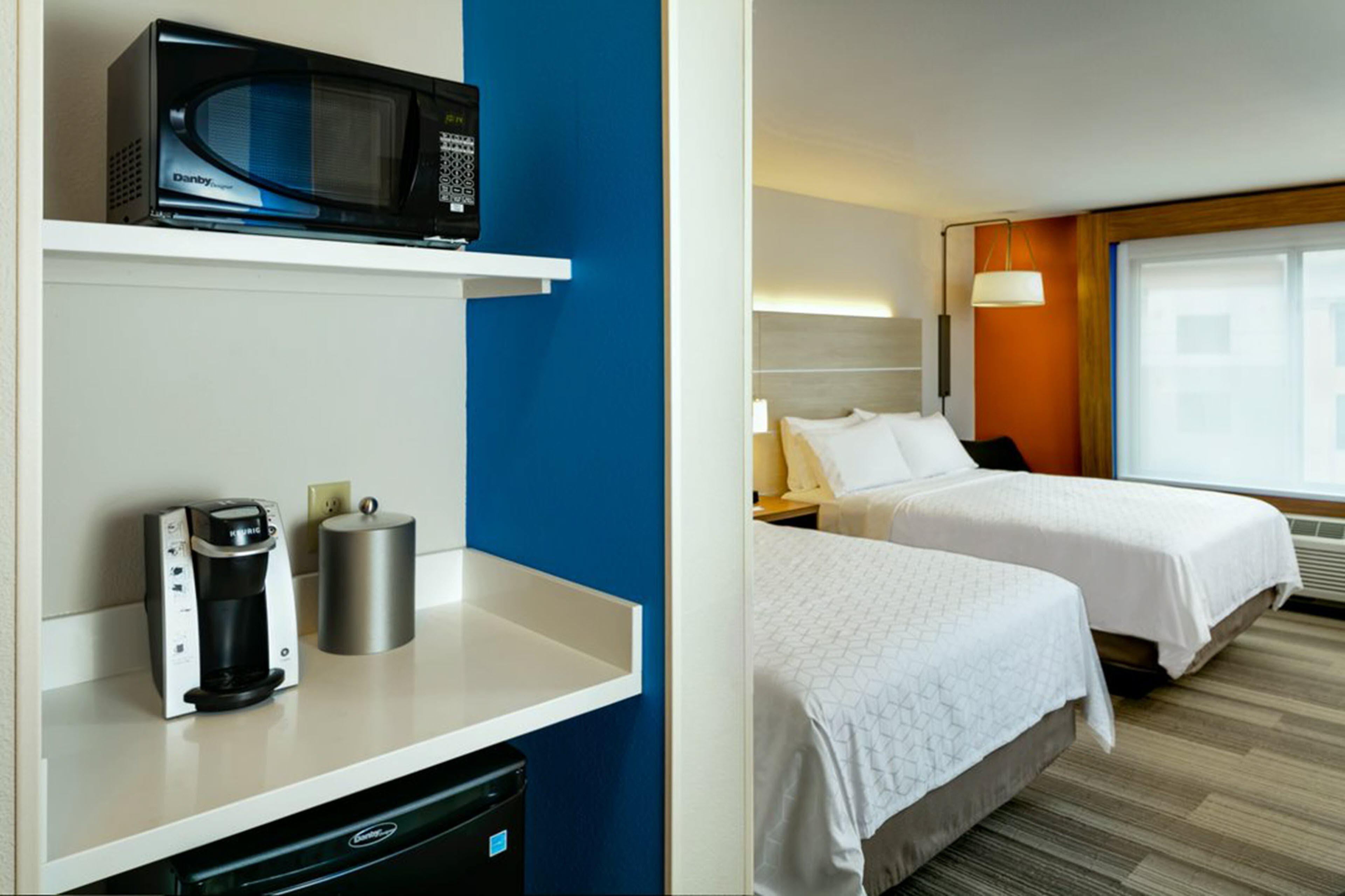 Holiday Inn Express & Suites - Medford By Ihg Экстерьер фото