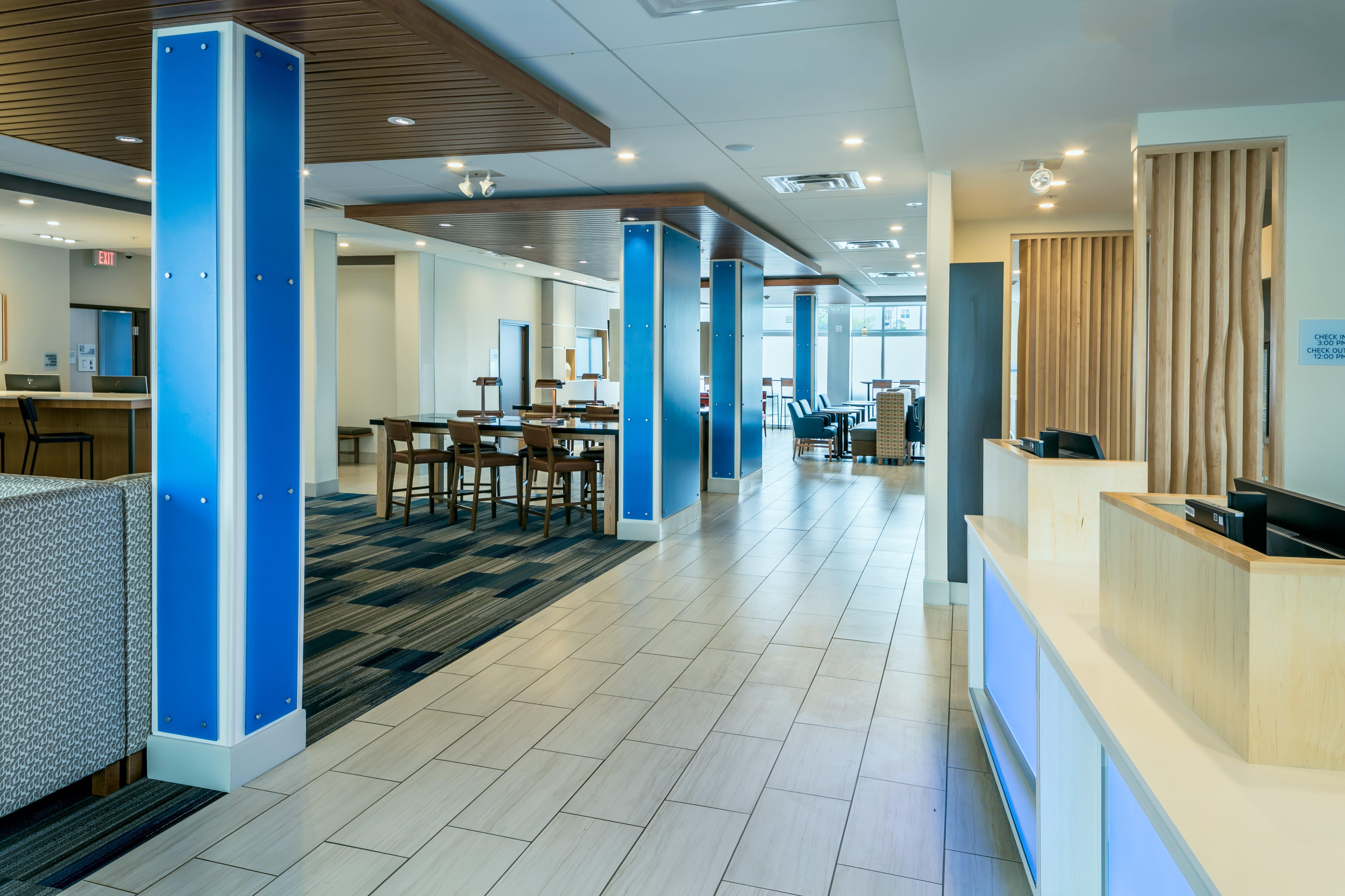 Holiday Inn Express & Suites - Medford By Ihg Экстерьер фото