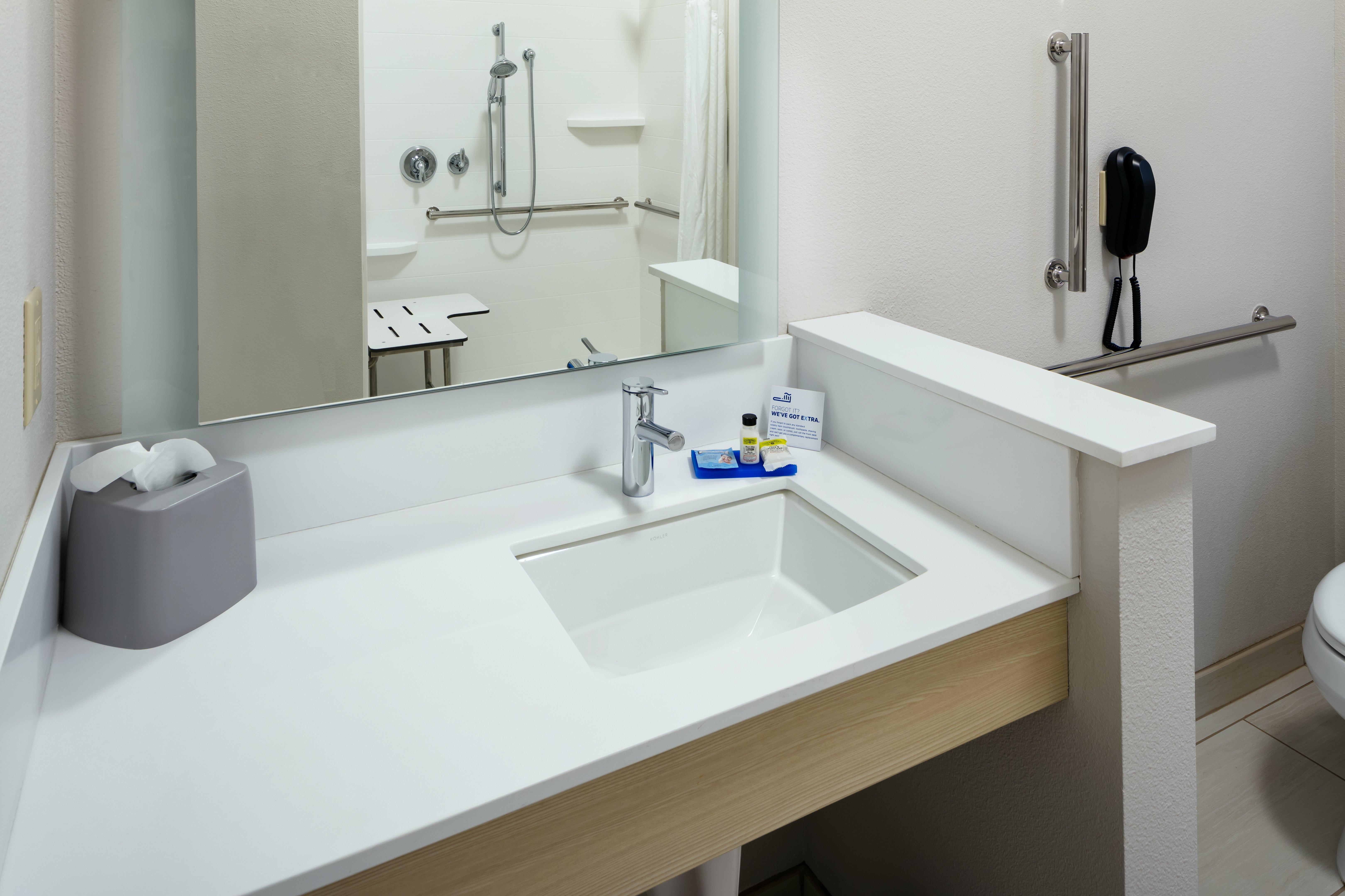 Holiday Inn Express & Suites - Medford By Ihg Экстерьер фото