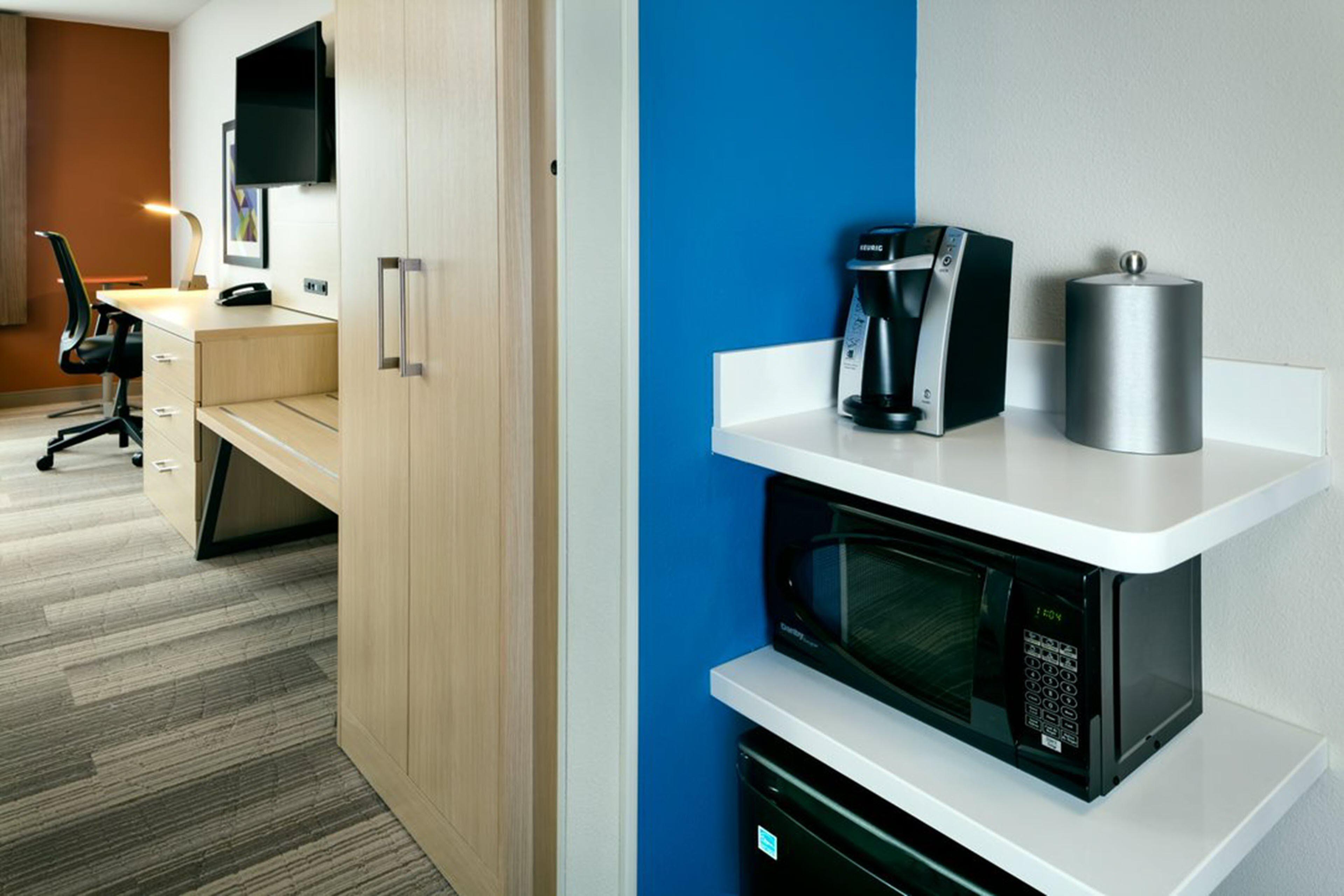 Holiday Inn Express & Suites - Medford By Ihg Экстерьер фото