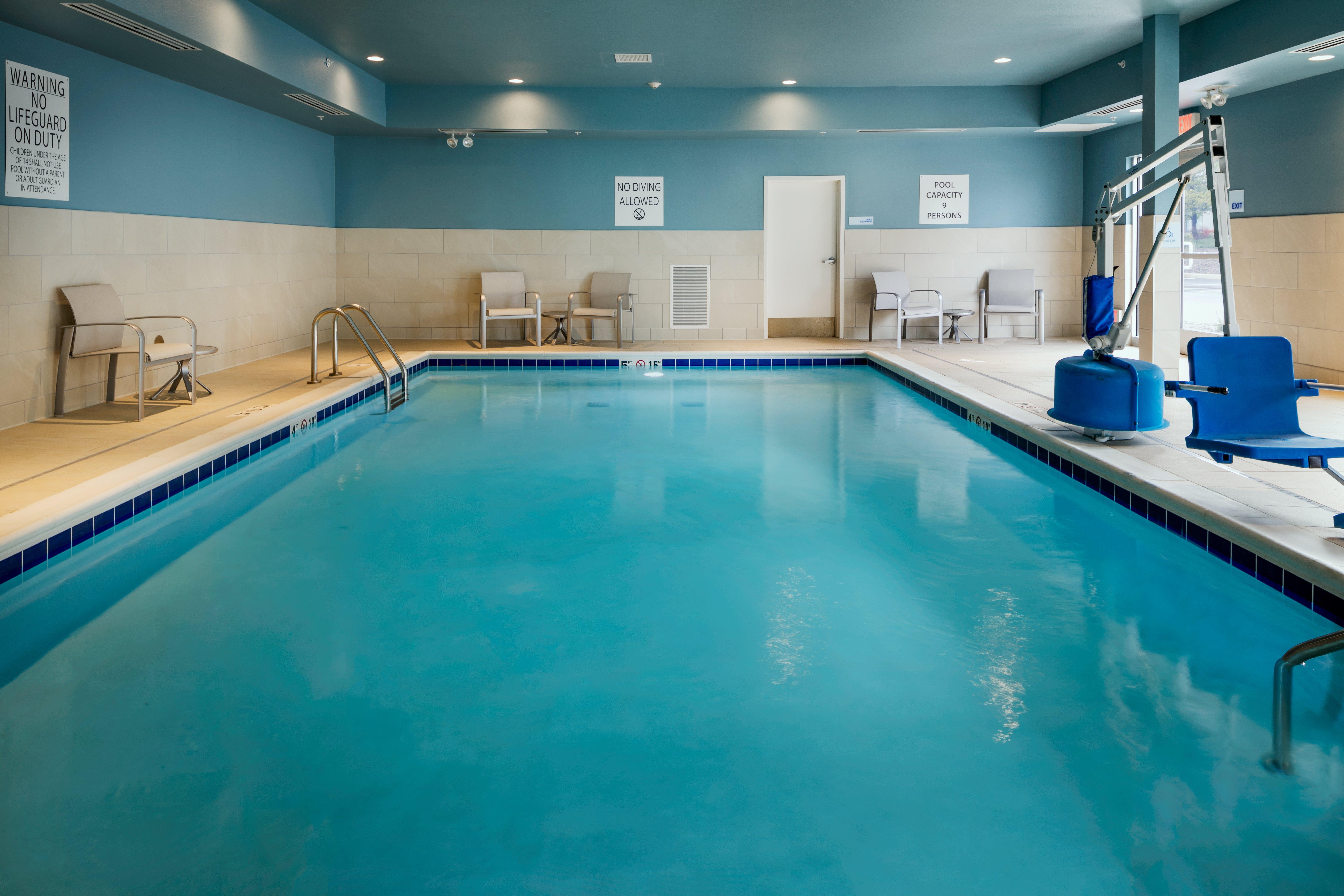 Holiday Inn Express & Suites - Medford By Ihg Экстерьер фото