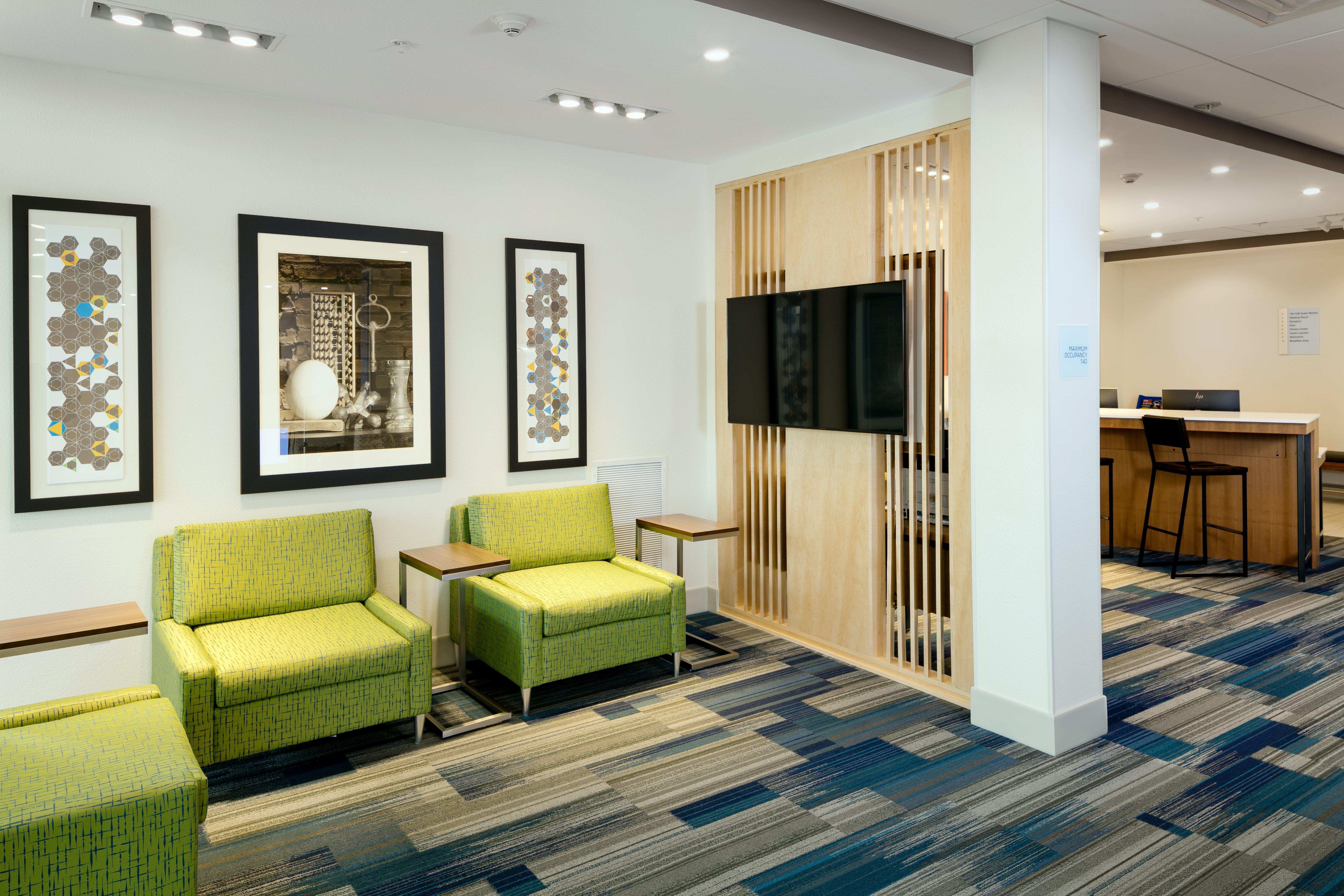 Holiday Inn Express & Suites - Medford By Ihg Экстерьер фото