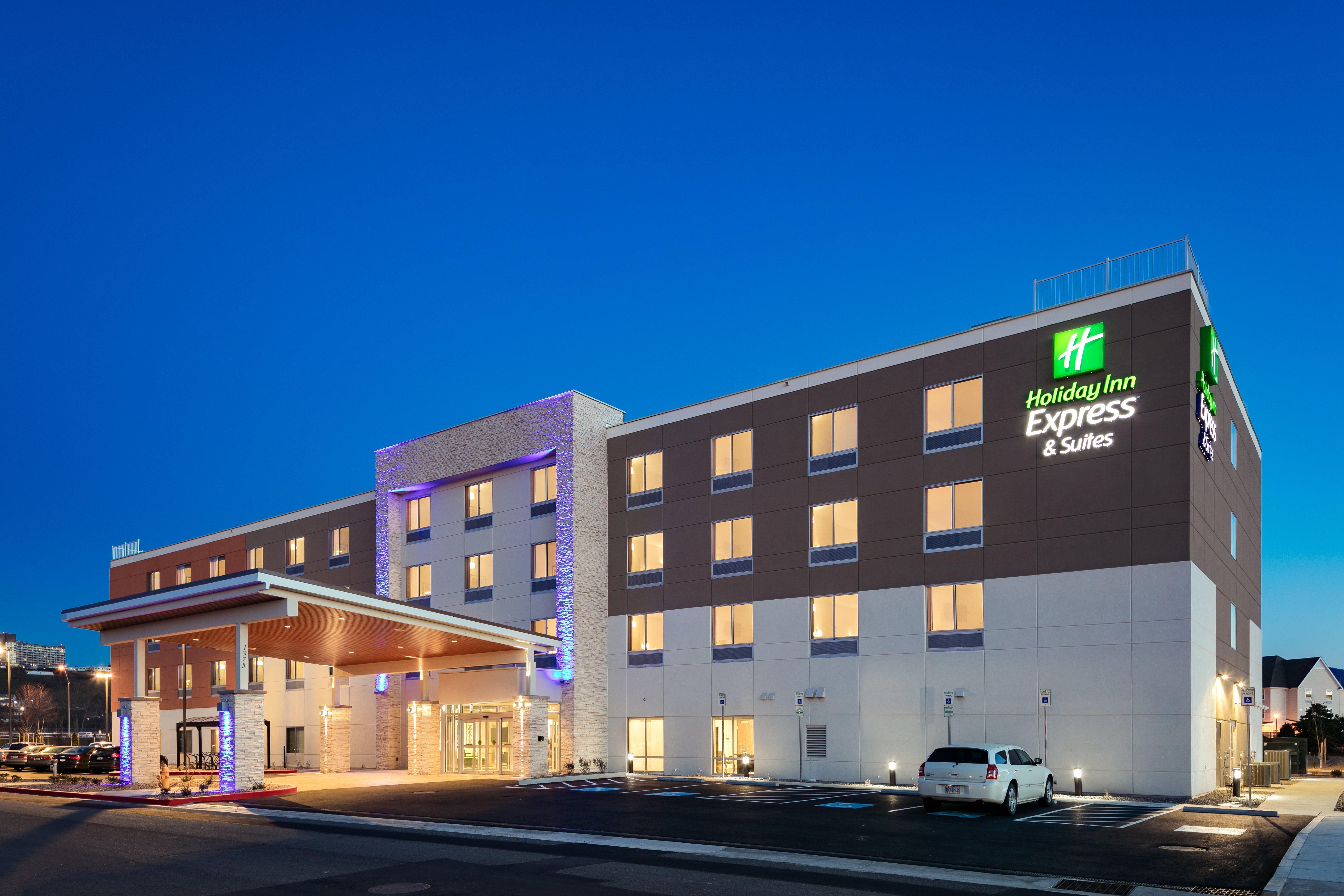 Holiday Inn Express & Suites - Medford By Ihg Экстерьер фото